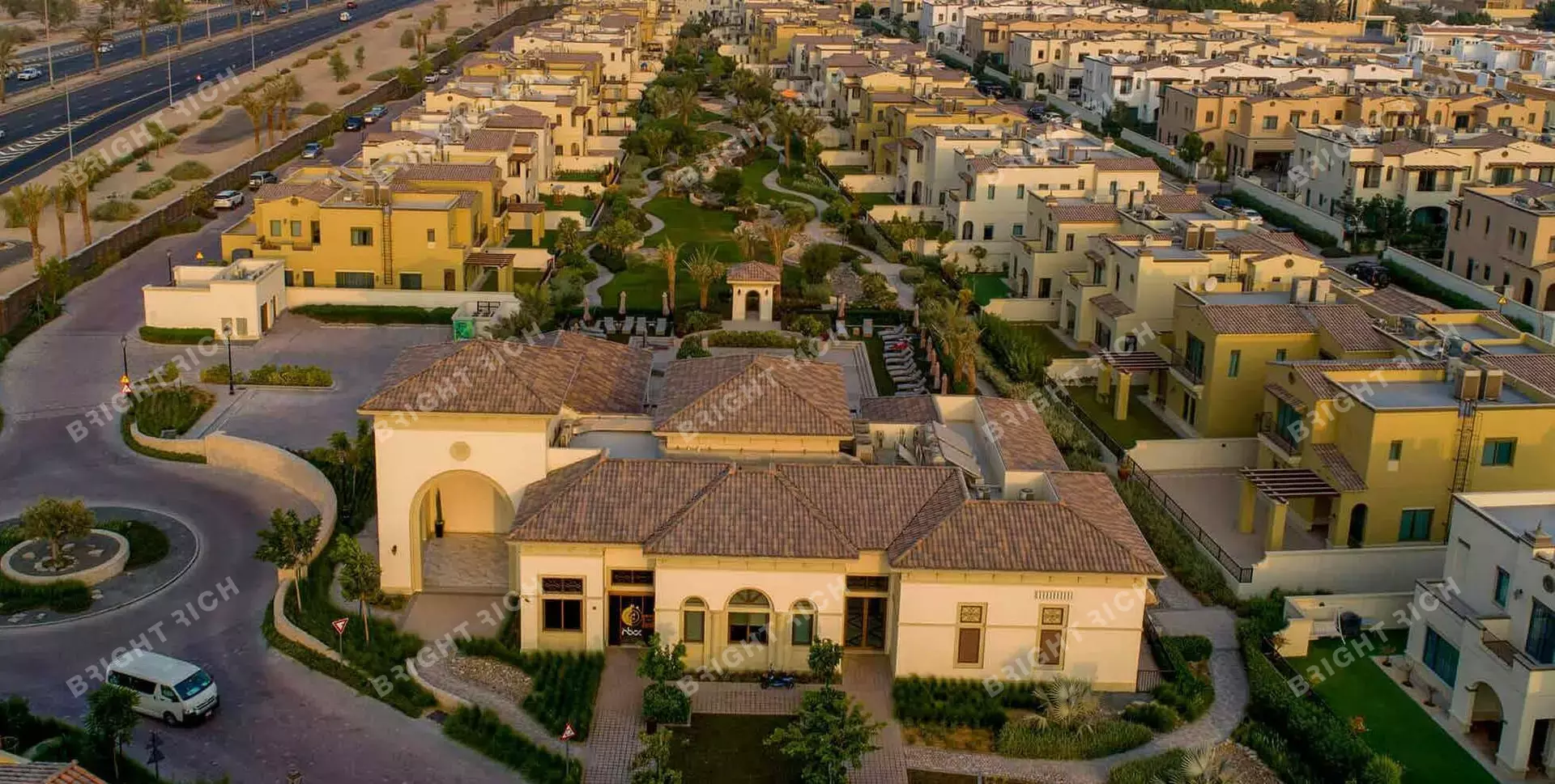 Mushrif Village, апарт-комплекс в Дубае - 0